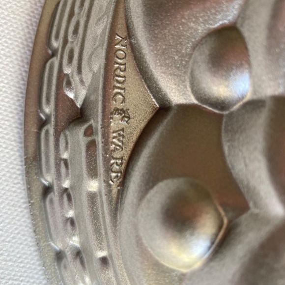 Nordicware Christmas Tree Bundt Cake form Heavy duty Pan - Picture 3 of 5